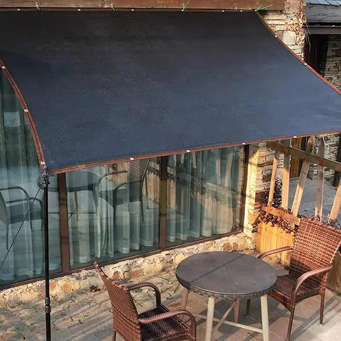 Grille d'ombrage noire avec œillets