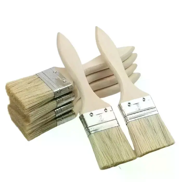 Petit pinceau à peinture adapté au travail manuel