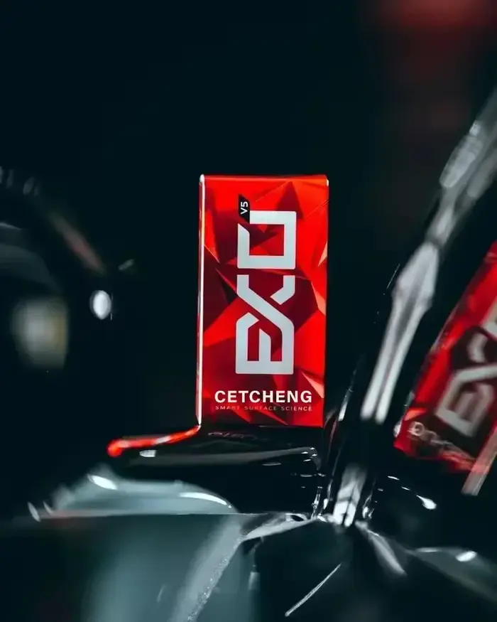 EXO Ultra Durable Hydrophobic Coating v5 Protégez votre peinture Ajoutez de la brillance Repousse les contaminants Résiste aux produits chimiques Éliminez les impuretés