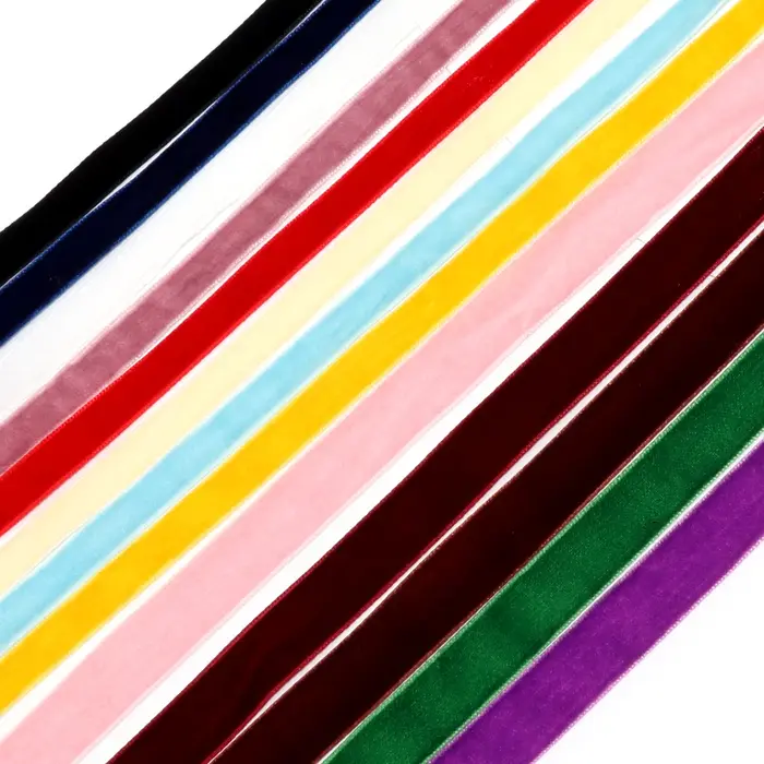 Rouleau de rubans en velours de couleur
