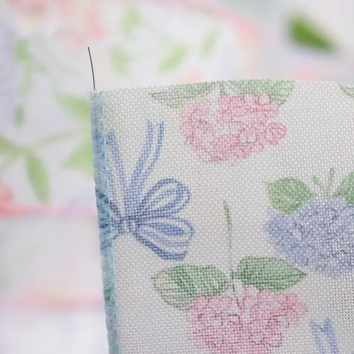 Ruban imprimé floral avec bords en fil