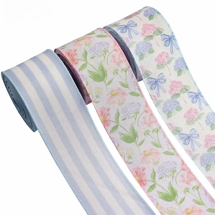 Ruban imprimé floral avec bords en fil