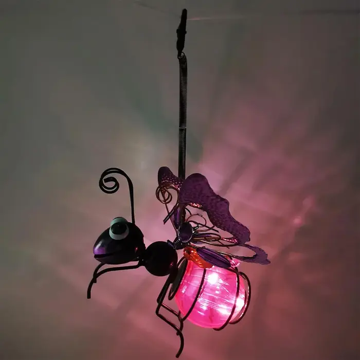 Statue d'insecte solaire en fer avec lumière féerique LED