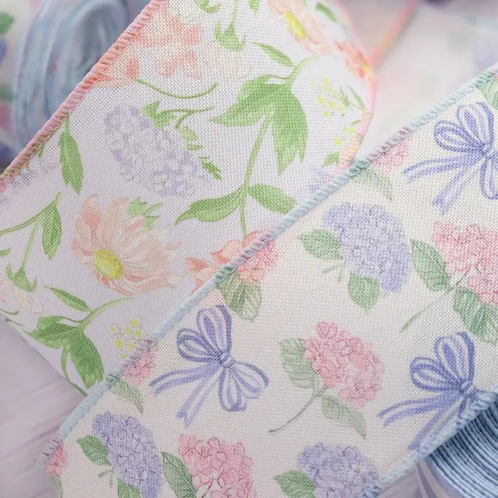 Ruban imprimé floral avec bords en fil