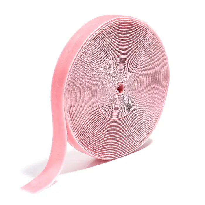 Rouleau de rubans en velours de couleur
