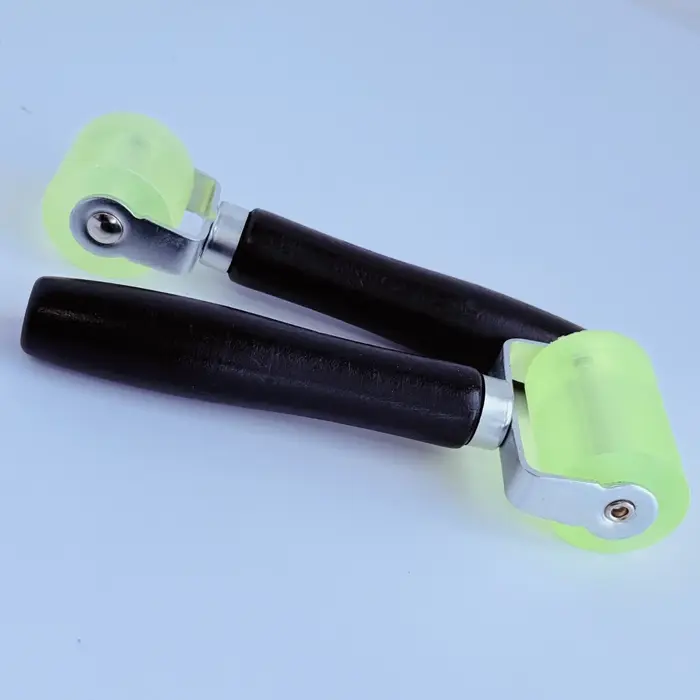 Rouleau de pression en caoutchouc de 3/5 cm de large pour l'application de papier peint