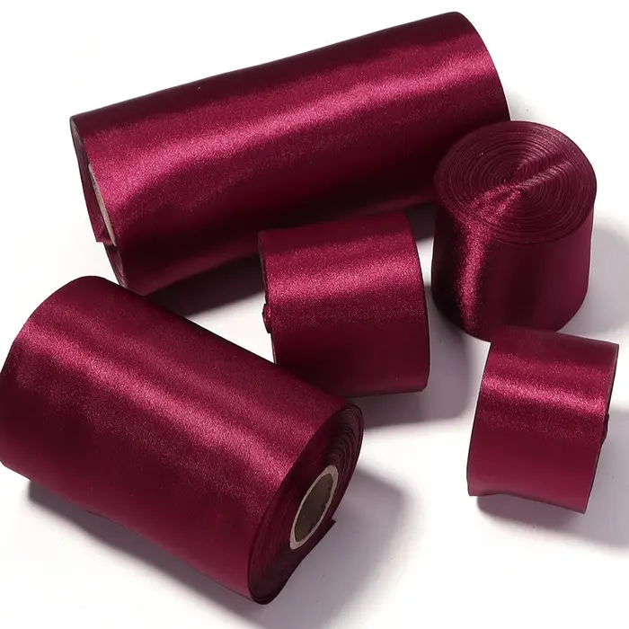 Ruban en satin bordeaux pour décoration de Noël