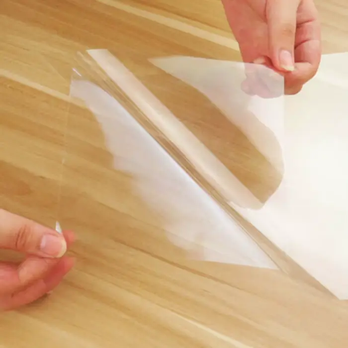 Film protecteur transparent anti-rayures pour meubles