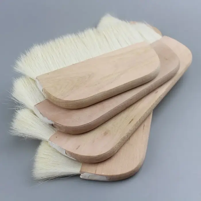 Grande brosse pour peinture murale