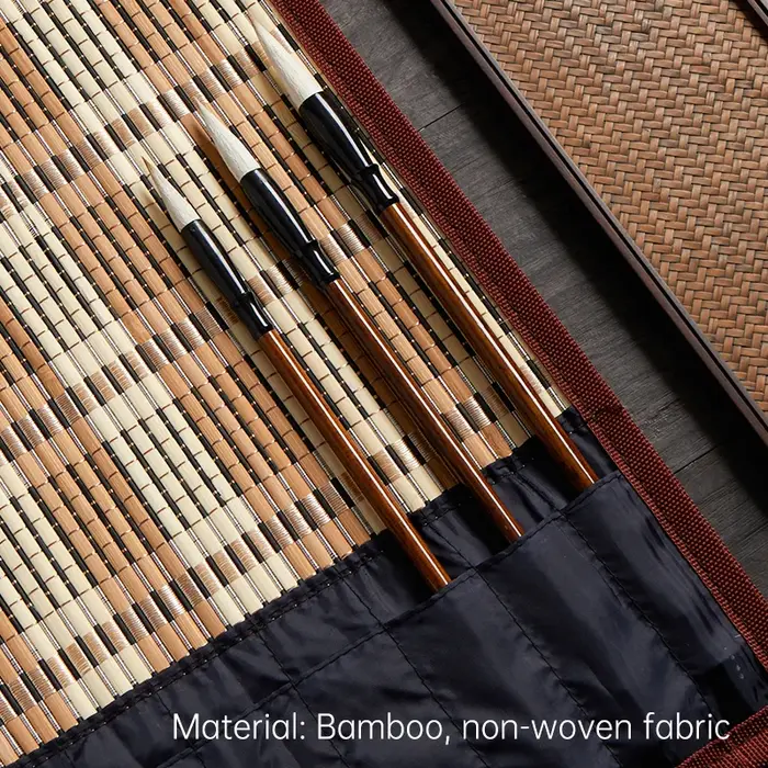 Rouleau de pinceaux de calligraphie en bambou