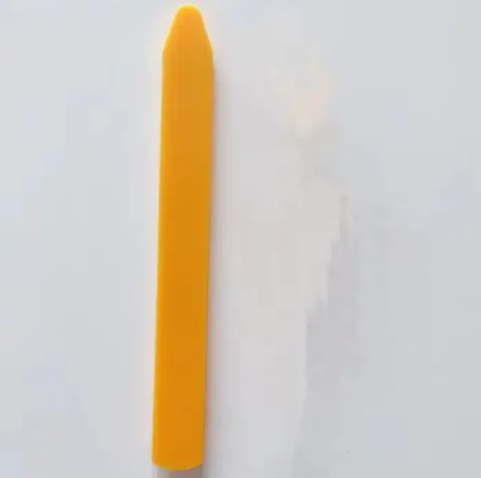 Outils de construction pour le mastic de jointoiement plastique