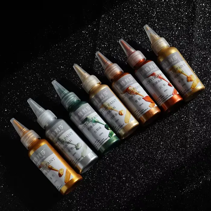 Peinture acrylique métallisée dorée imperméable