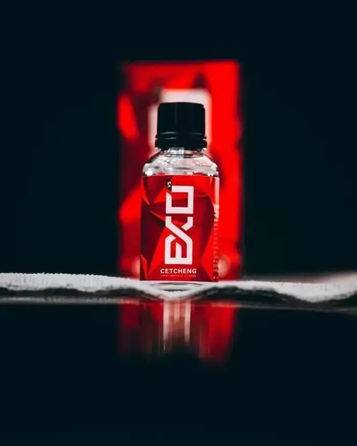 EXO Ultra Durable Hydrophobic Coating v5 Protégez votre peinture Ajoutez de la brillance Repousse les contaminants Résiste aux produits chimiques Éliminez les impuretés