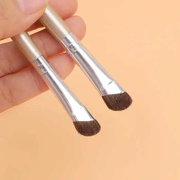 Brosse de contour du nez en forme de faucille | Poils souples