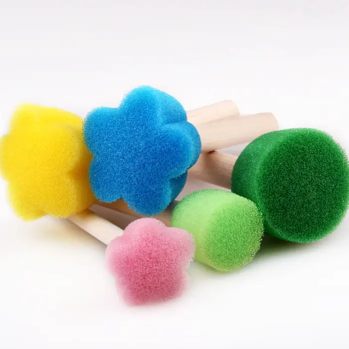 Brosse éponge en mousse avec manche en bois