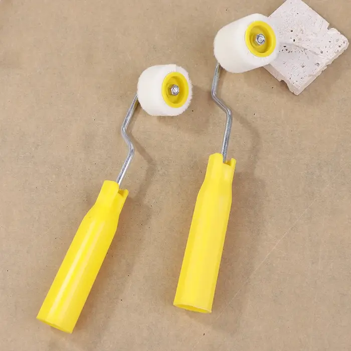 Brosse à peinture pour réparation murale