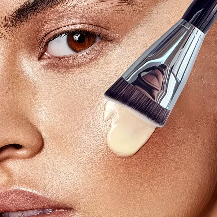 Grand pinceau double usage pour le contouring