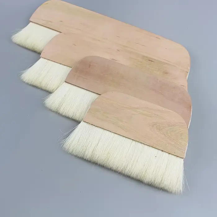 Grande brosse pour peinture murale