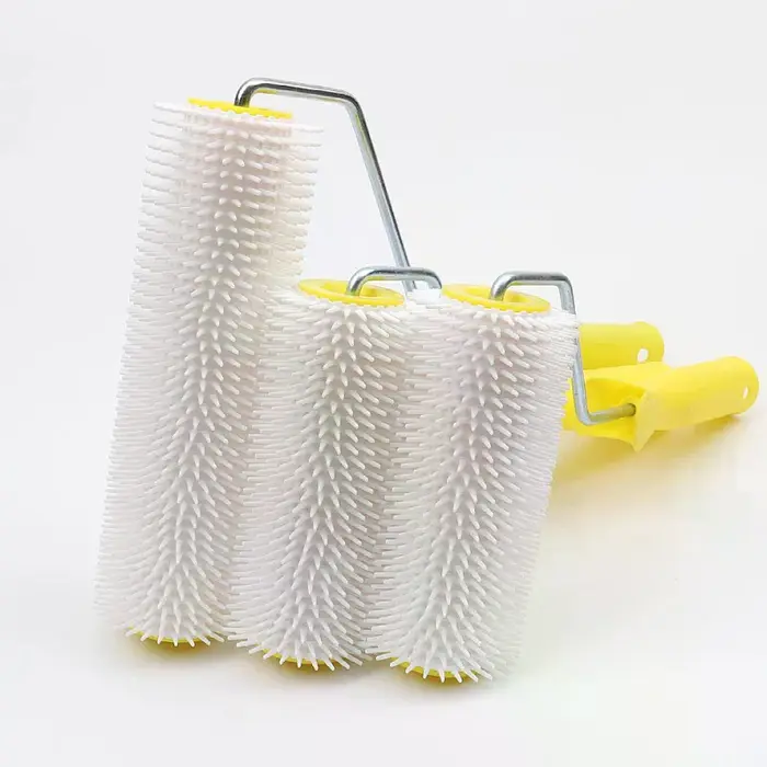 Un rouleau à pointes anti-mousse de 15/22CM