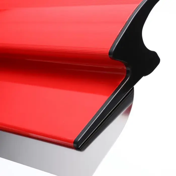 Spatule de lissage pour cloisons sèches